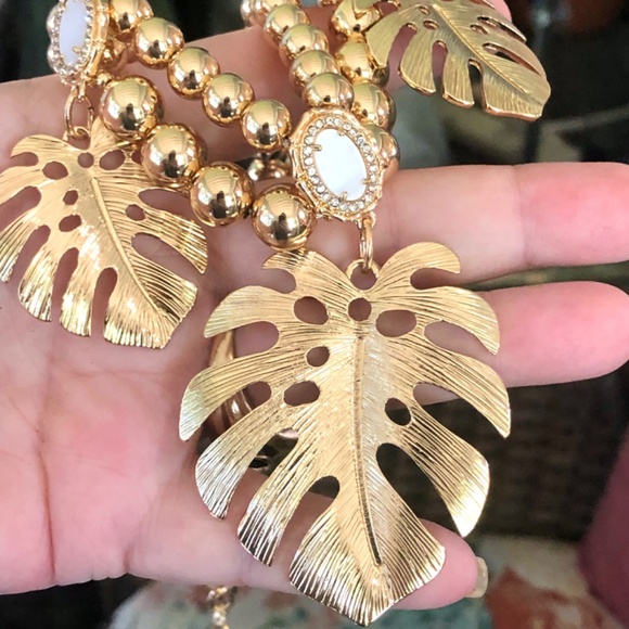 LILLY PULITZER NECKLACE NWT EXQUISITE MONSTERA LEAF NECKLACE ⭐️JUNGLE VIBE GOLD - Picture 9 of 16